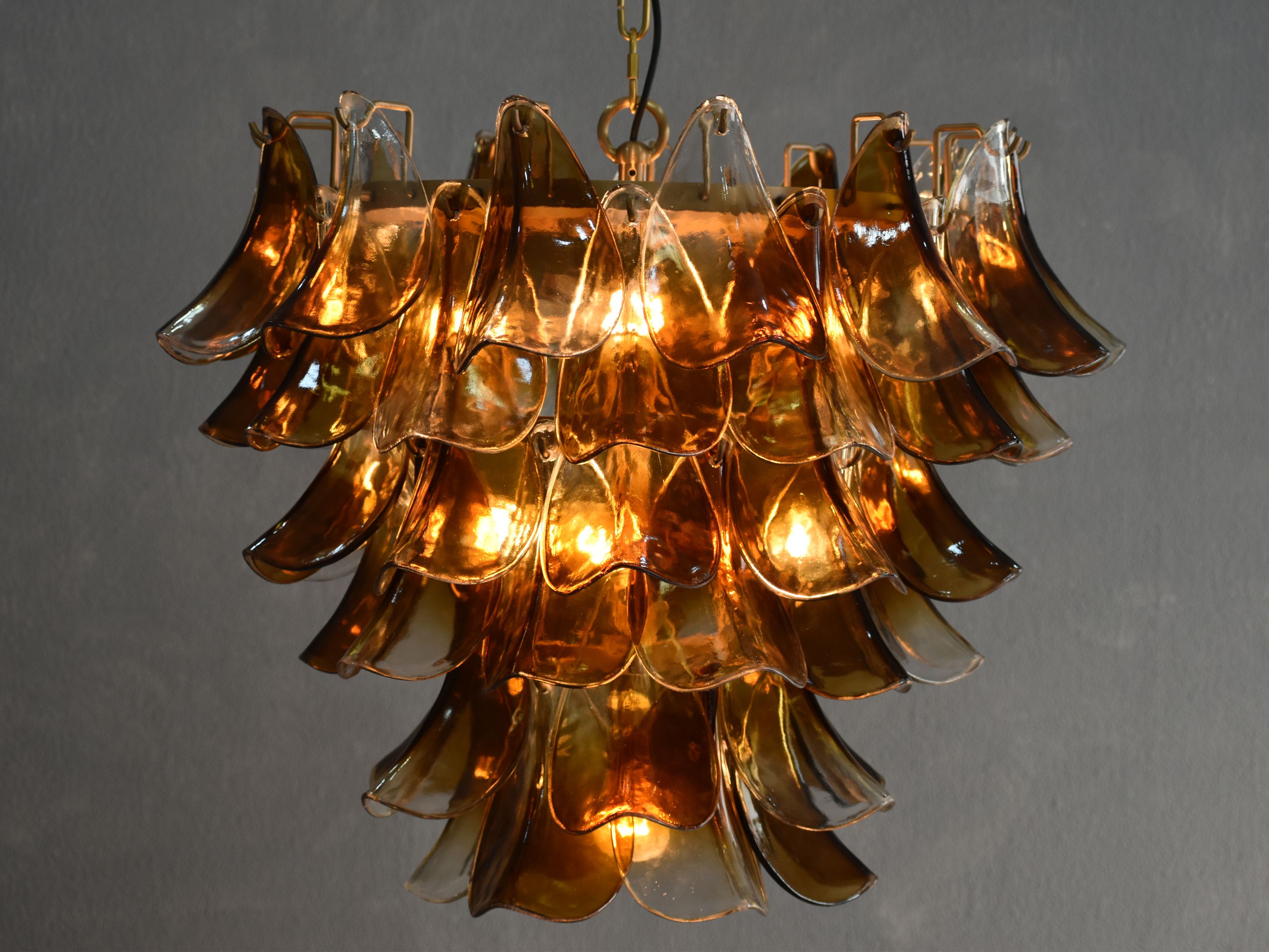 Petalon Chandelier hover - Champagne Yellow