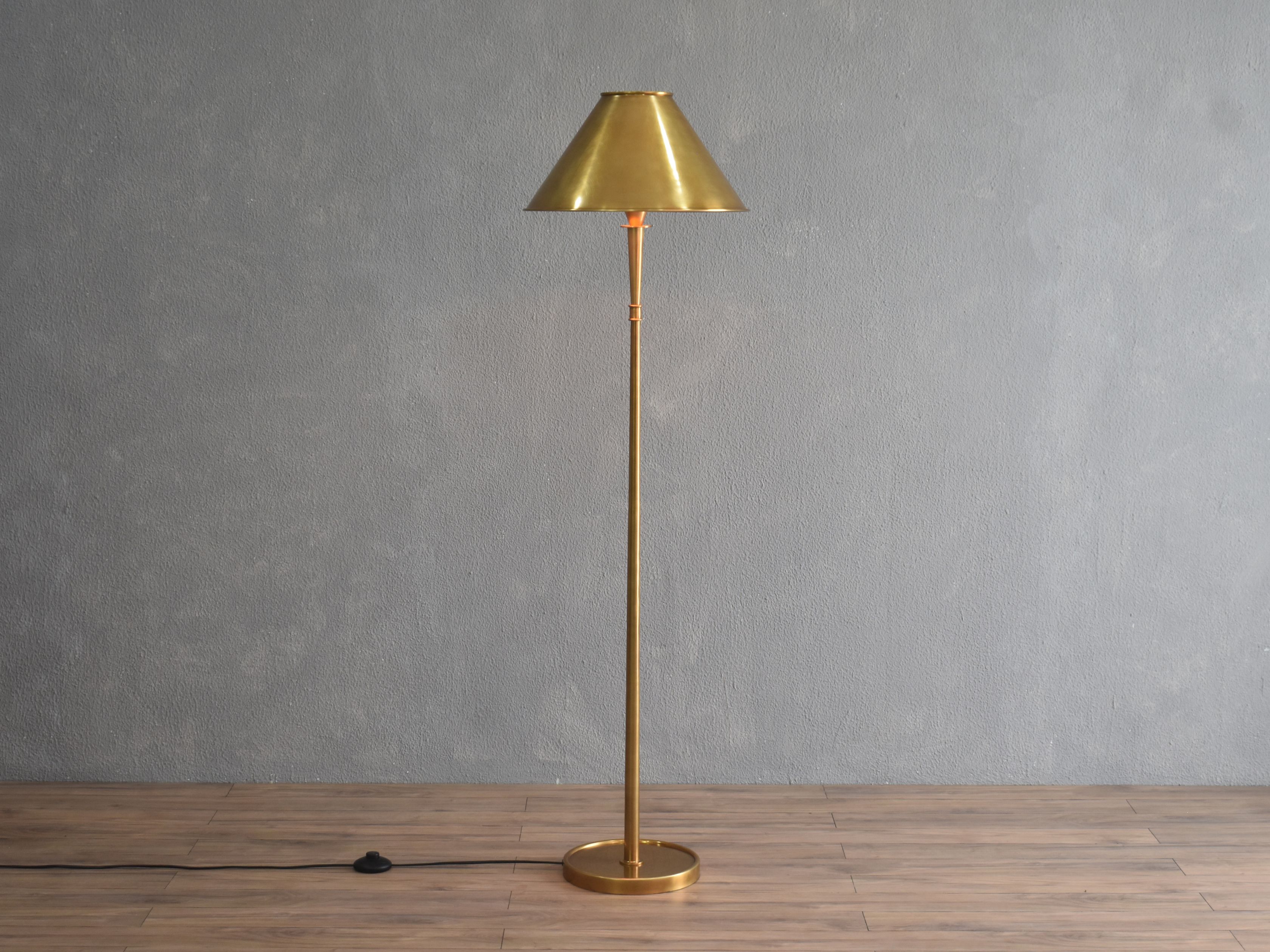Tavr Floor Lamp hover - Brass
