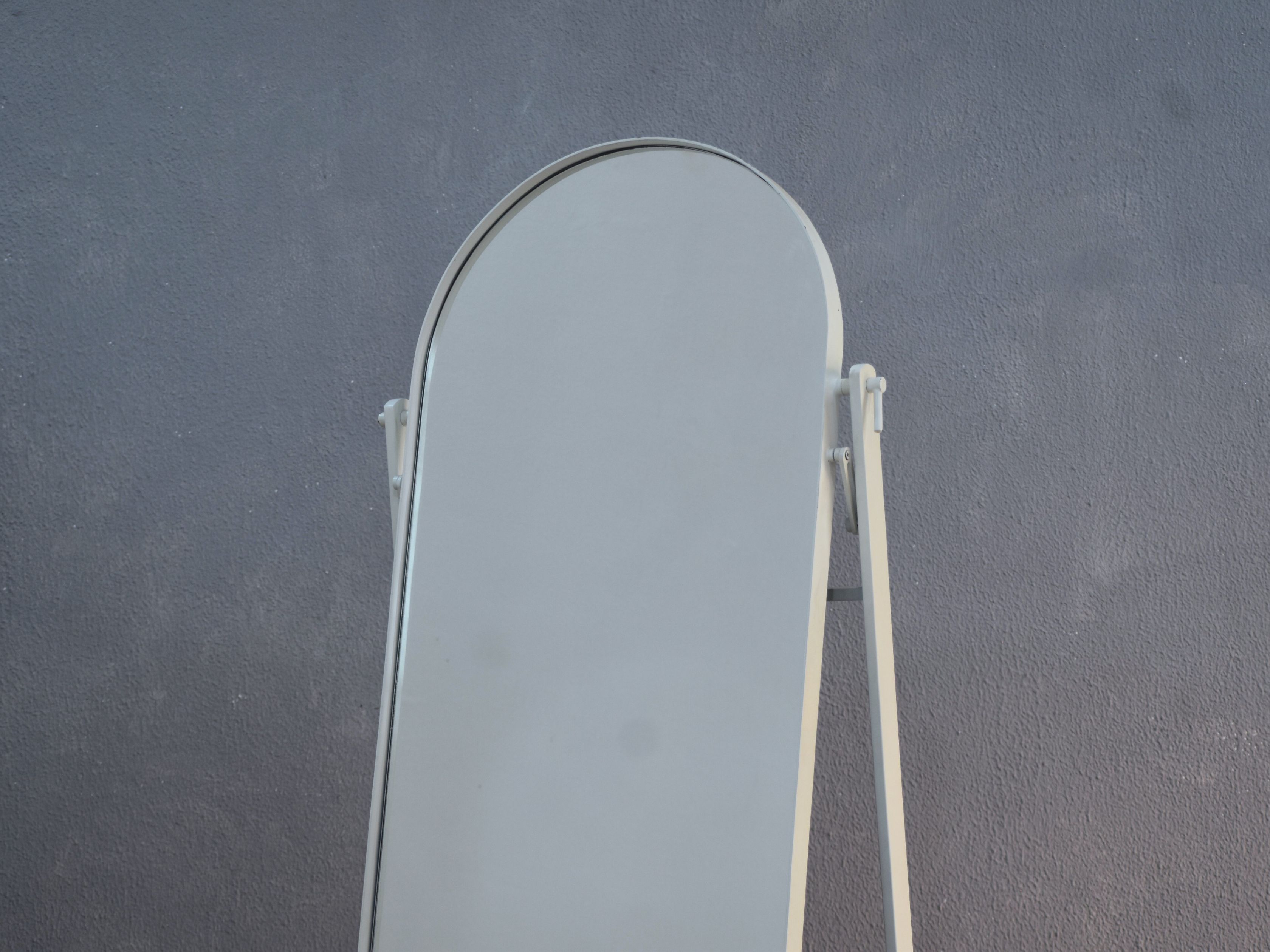 Rounded Floor Mirror hover - White Matt